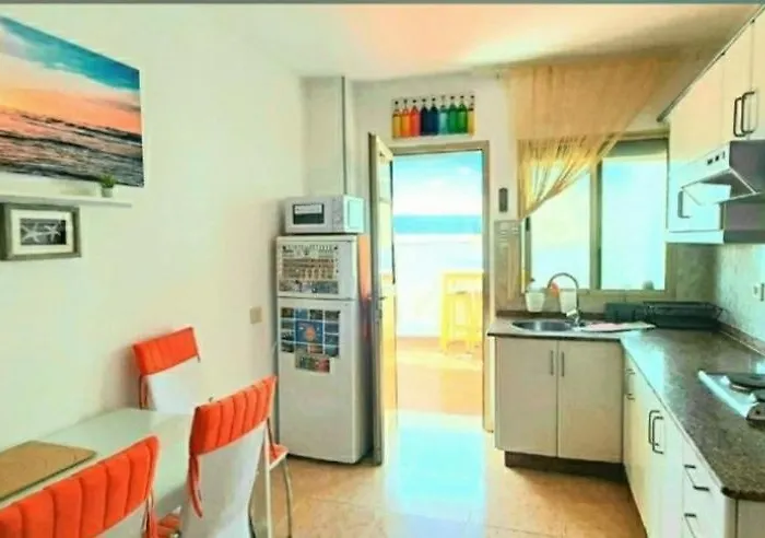 5 Minutes Close By Playa Del Ingles-1&2br Aptm With View & Private Terrace For 2 Persons شقة *